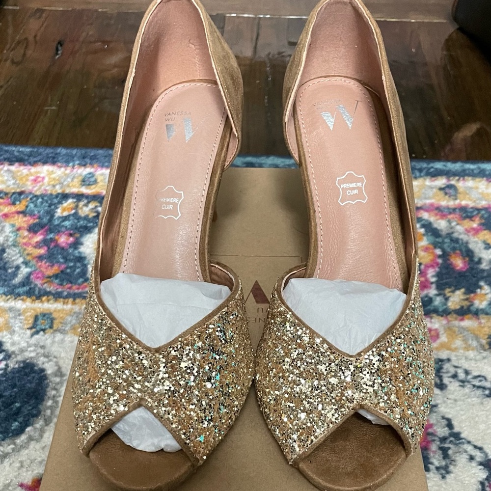 NWT Vaness Wu Heals (size 7)